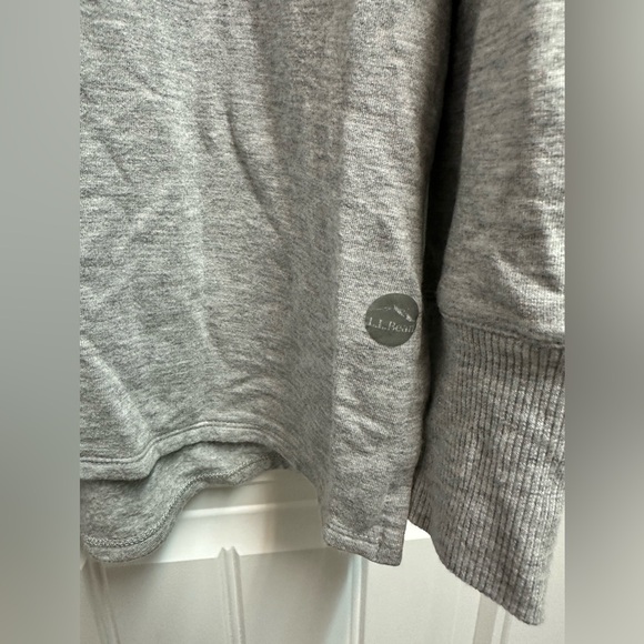 L.L. Bean. Size medium. Ladies sweater. - Picture 4 of 5
